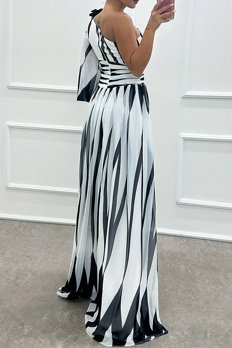 Chloe – Elegant Striped One Shoulder Maxi Dress