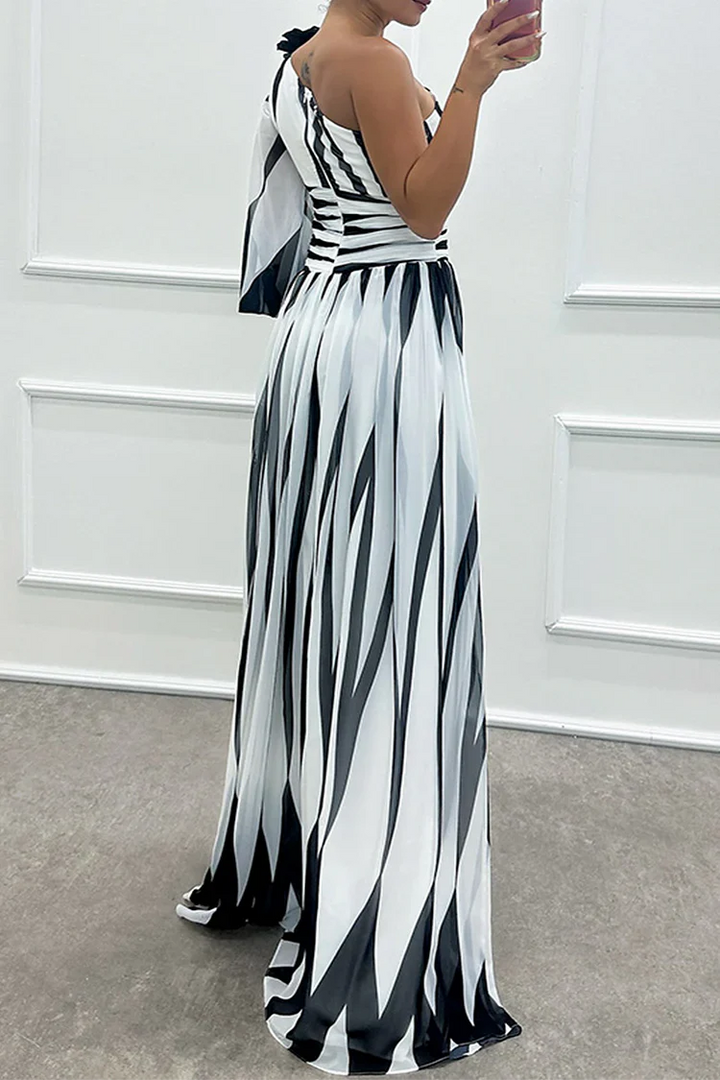Chloe – Elegant Striped One Shoulder Maxi Dress